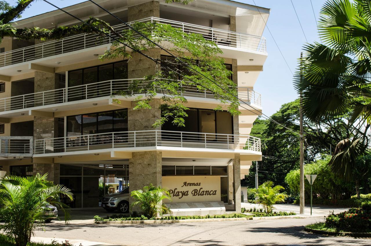 Hotel Arenas En Punta Leona Playa Agujas Exterior photo