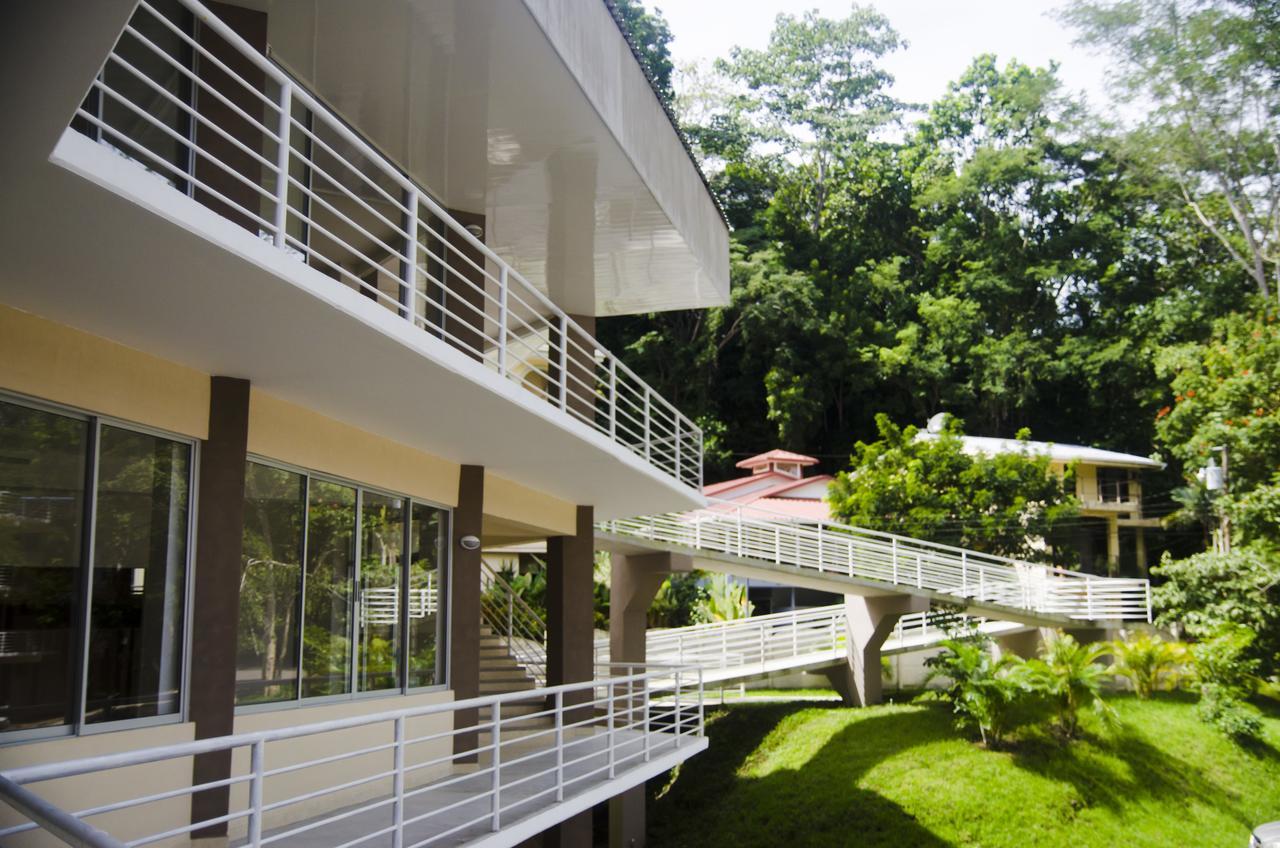 Hotel Arenas En Punta Leona Playa Agujas Exterior photo