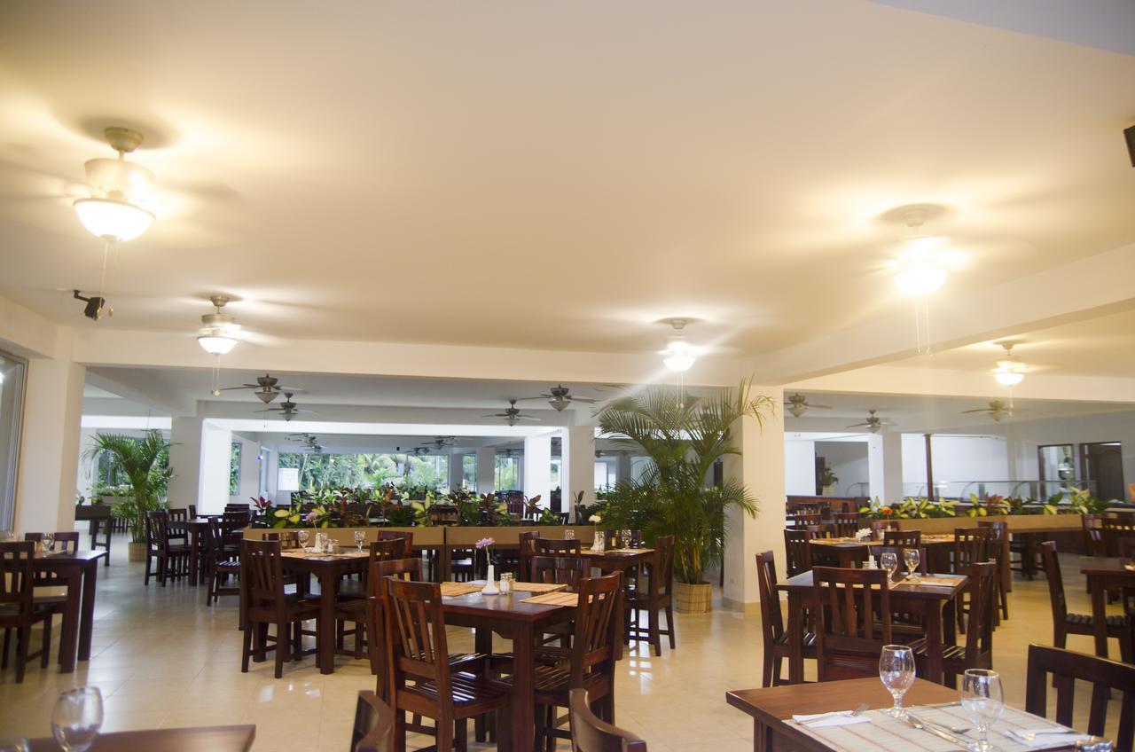 Hotel Arenas En Punta Leona Playa Agujas Exterior photo
