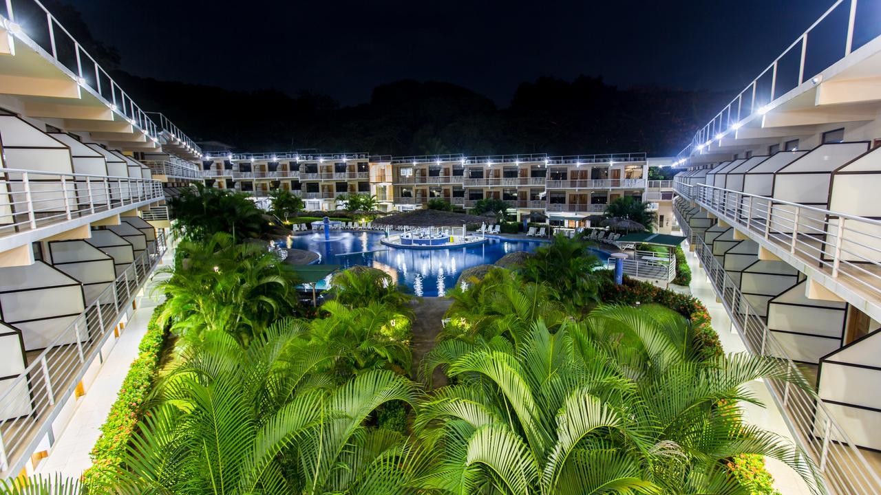 Hotel Arenas En Punta Leona Playa Agujas Exterior photo