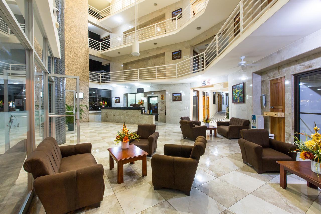 Hotel Arenas En Punta Leona Playa Agujas Exterior photo