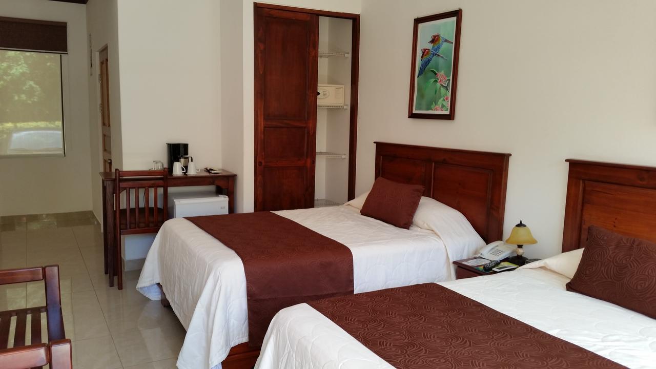 Hotel Arenas En Punta Leona Playa Agujas Exterior photo